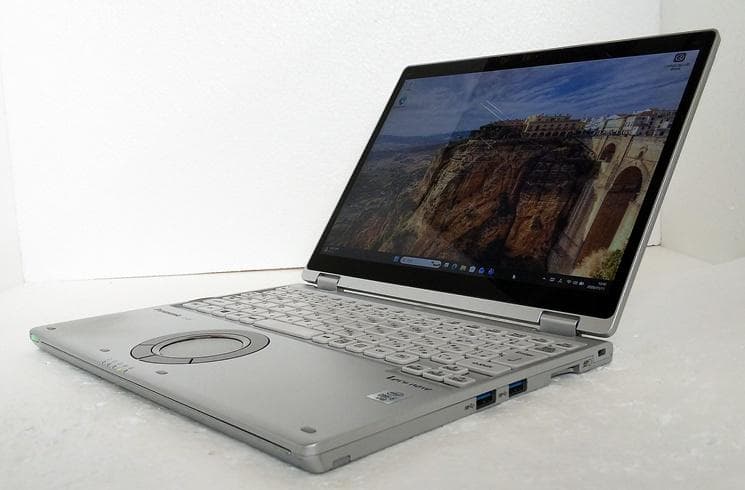 LTE対応 メモリ16GB 薄型タッチパネル CF-QV9