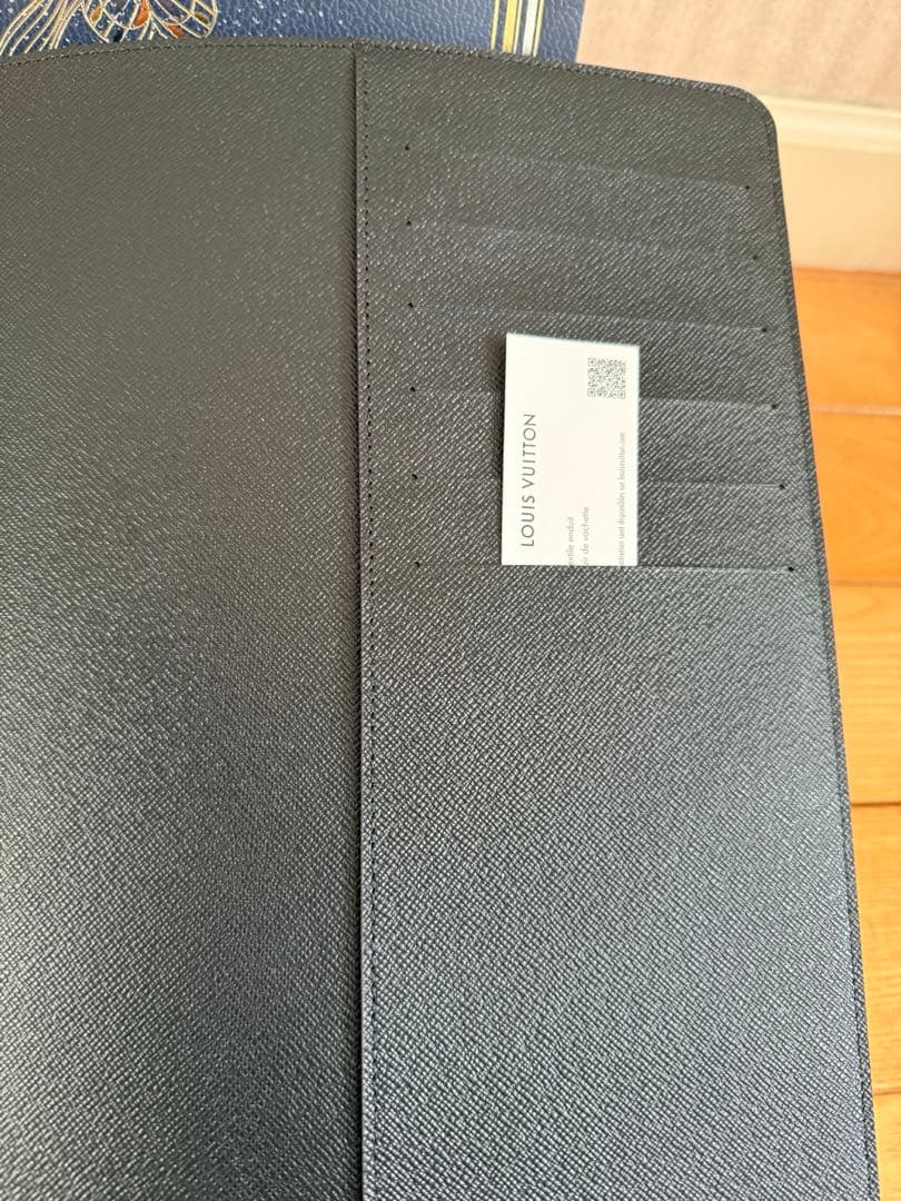 新品未使用♪日本限定LVxTM バインダー・モノグラムマルチカラー GI1505