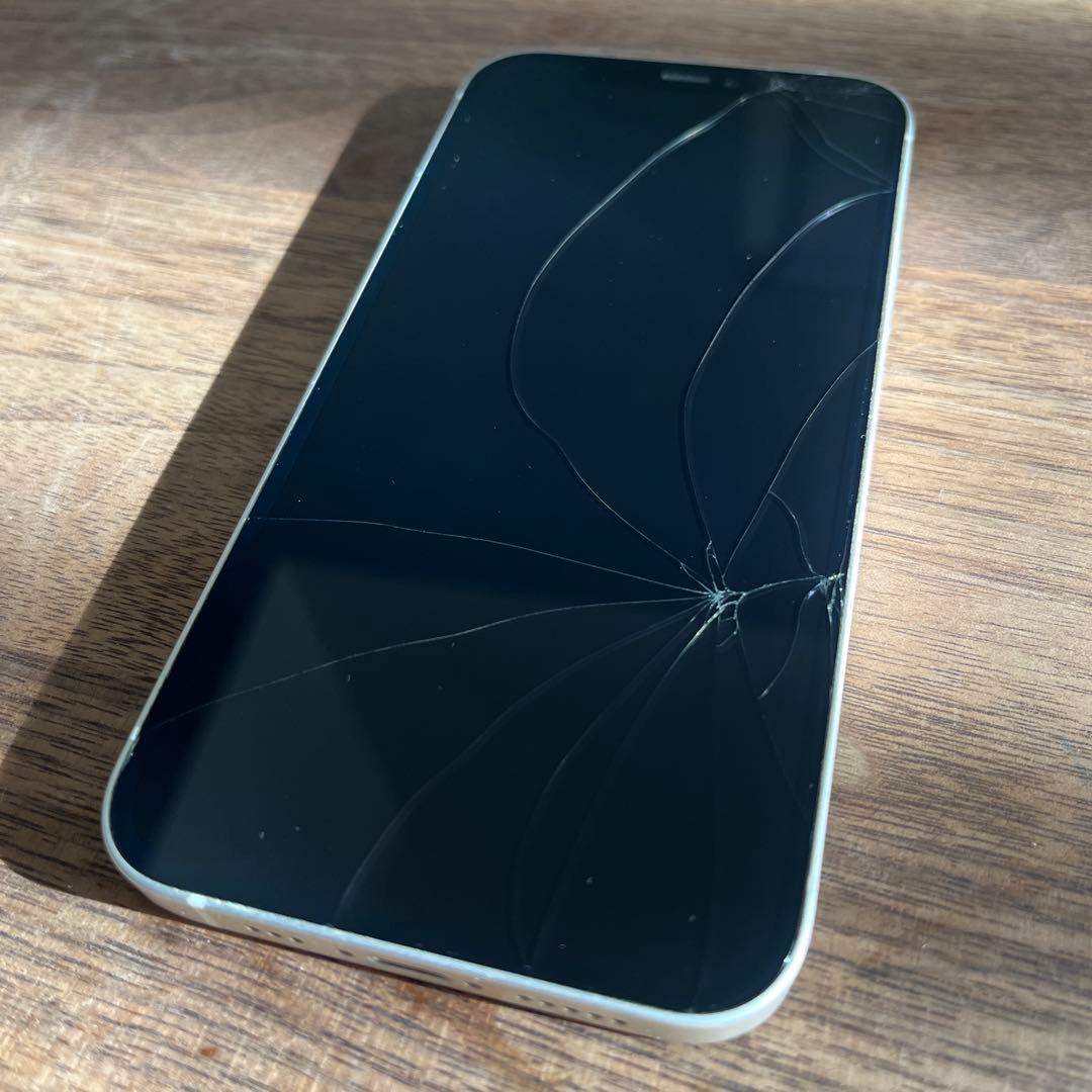 iPhone 12 64GB ホワイト【画面割れ】