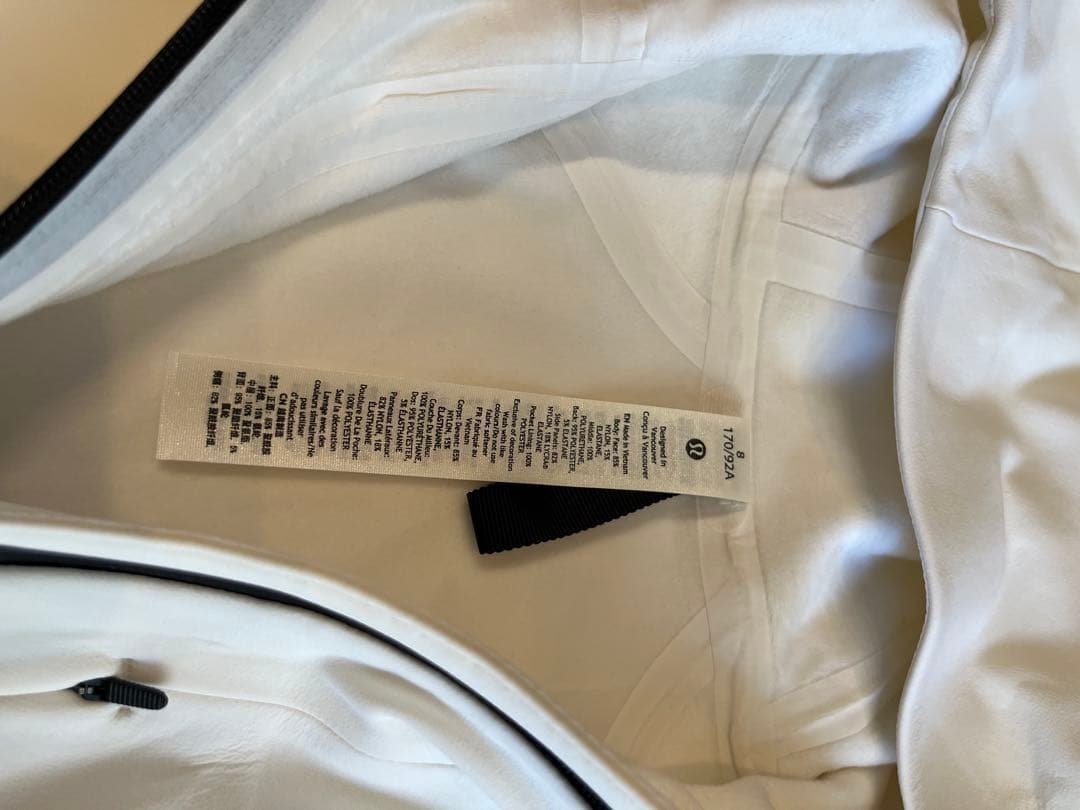 ルルレモンパーカー