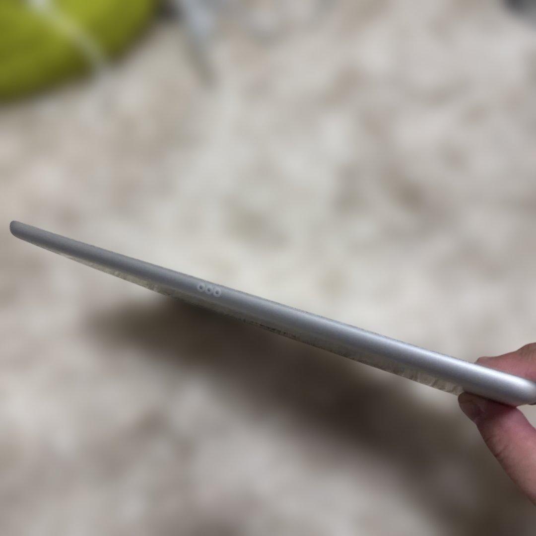 Apple iPad 第7世代セルラー版　SIMフリーA2198 シルバー美品