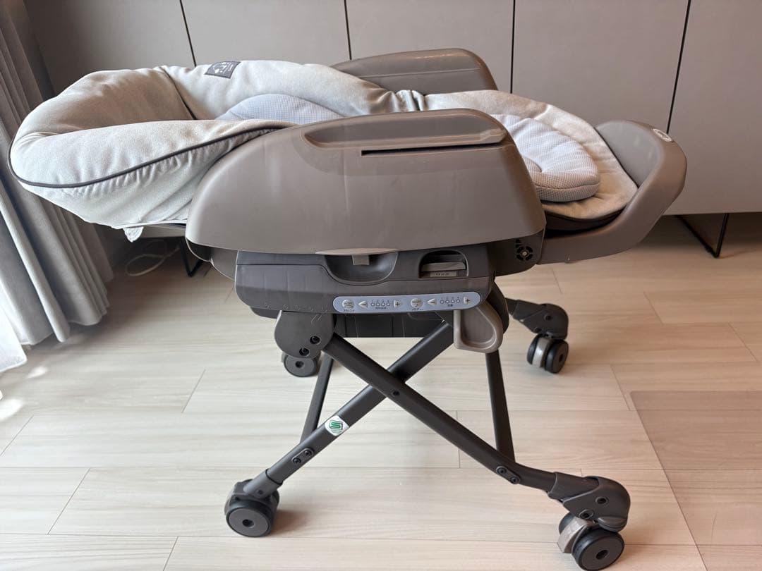 大幅値下げ【美品】Combi コンビ ネムリラ オートスイング グレー