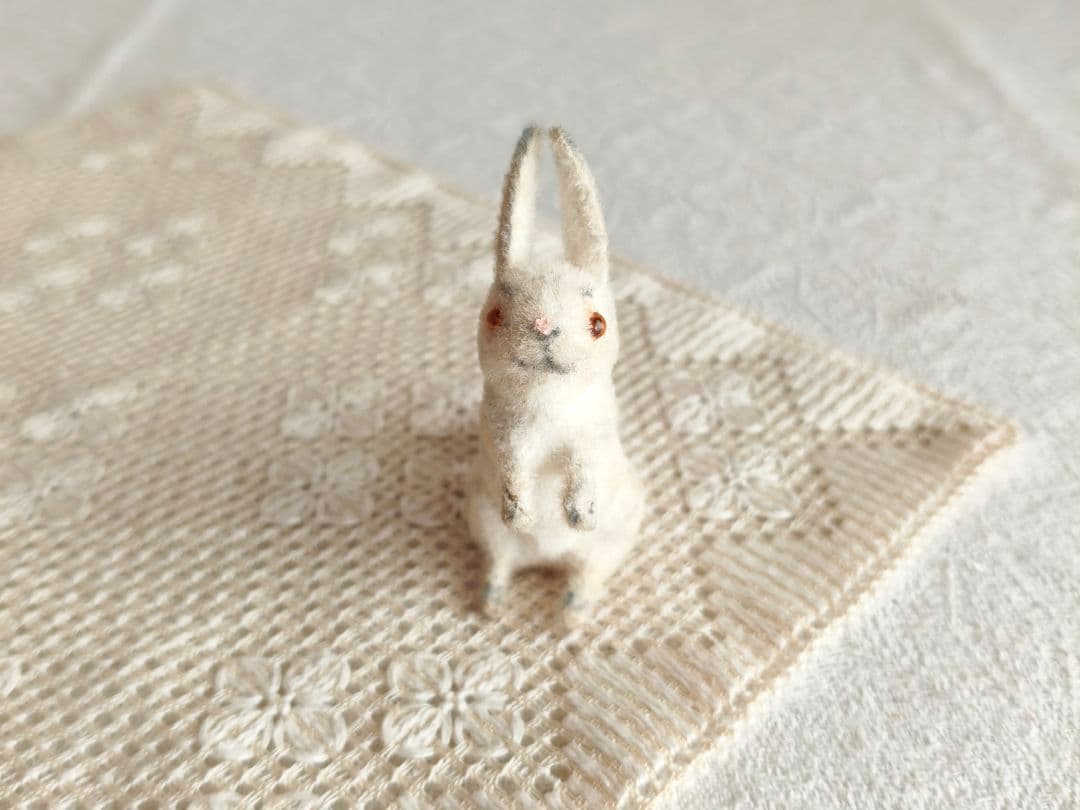 * vintage animal ୨୧ 立ち姿の 可愛い ウサちゃん