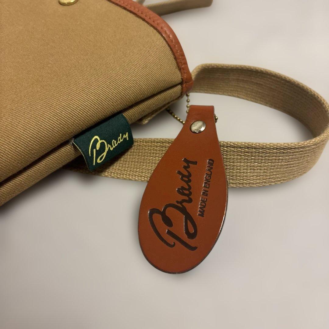 Brady サコッシュ