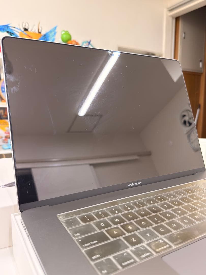 15インチMacBook Pro シルバー Touch Bar付き