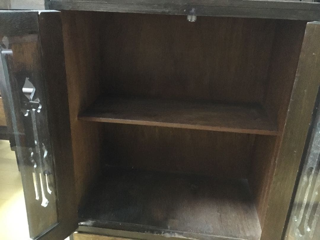 キャビネット　装飾ガラス扉　アンティーク　本箱