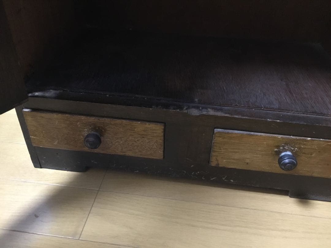 キャビネット　装飾ガラス扉　アンティーク　本箱