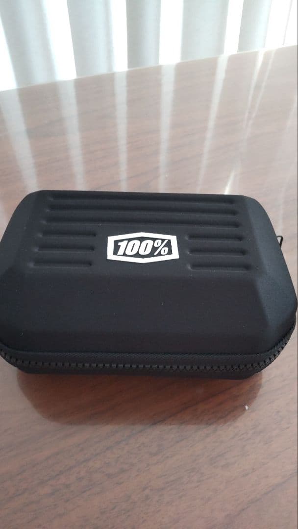 100% S3 ワンハンドレッド　サングラス 　ブラック　レッドミラーレンズ