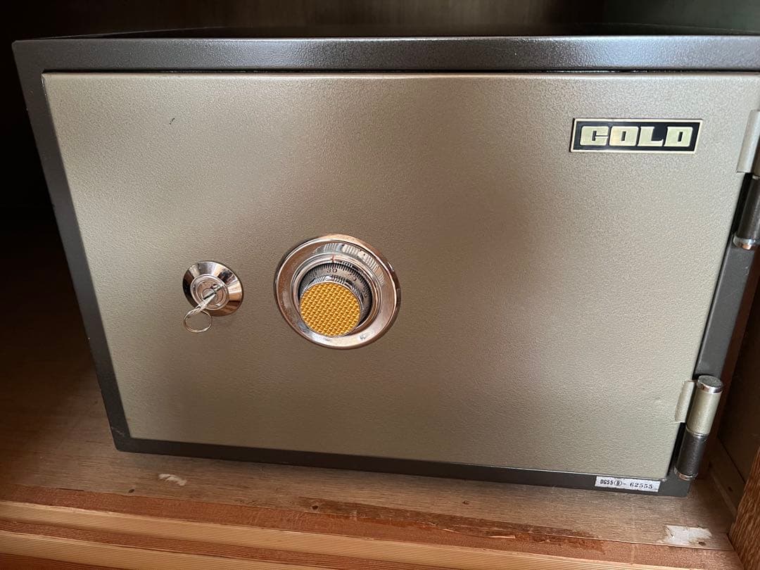 【送料込み・匿名配送】耐火金庫　COLD ダイヤル式・鍵付き　家庭用金庫