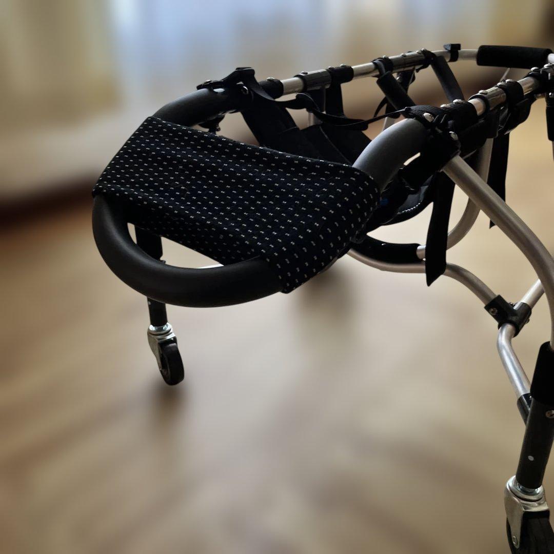 犬用車いす 中型犬用　クララワークス　高さ調整可能