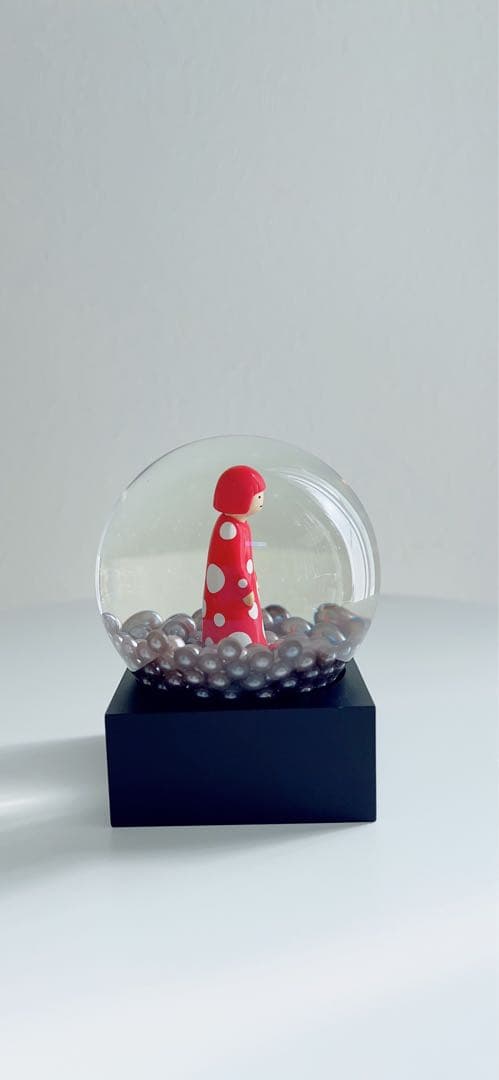 草間彌生　MOMA スノードーム