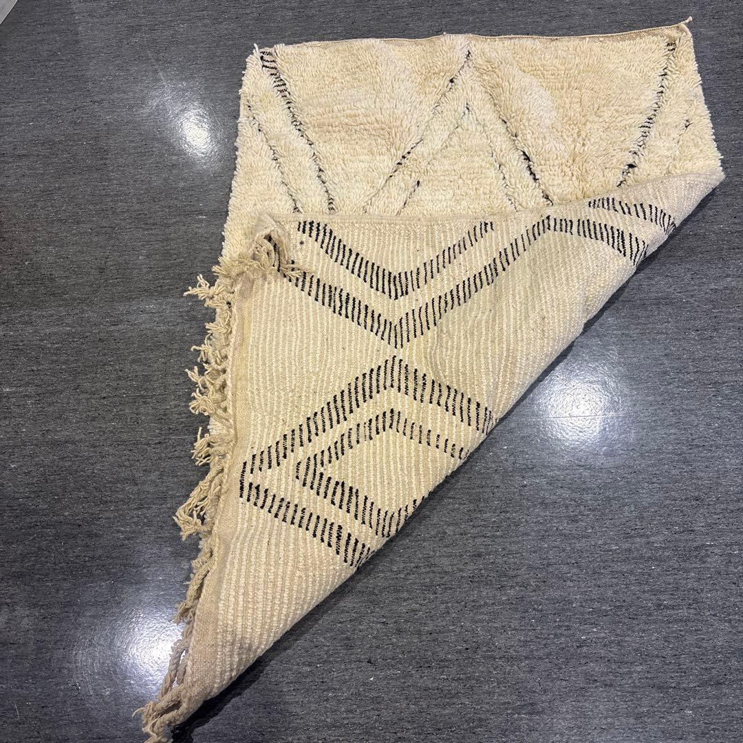 モロッコ製　新品　ベニワレン　ラグ　156x108