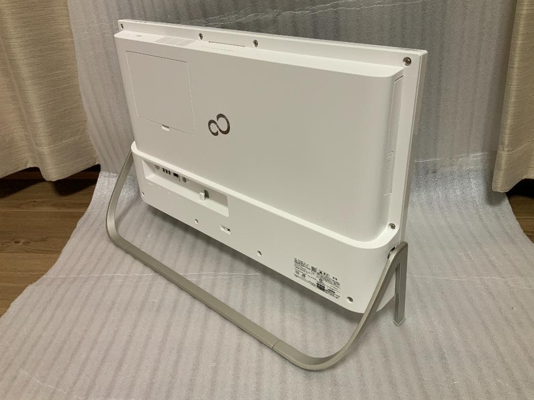 FMVWC2F1B/Win11/8GB/i3/Office有/SSD/BD視聴可