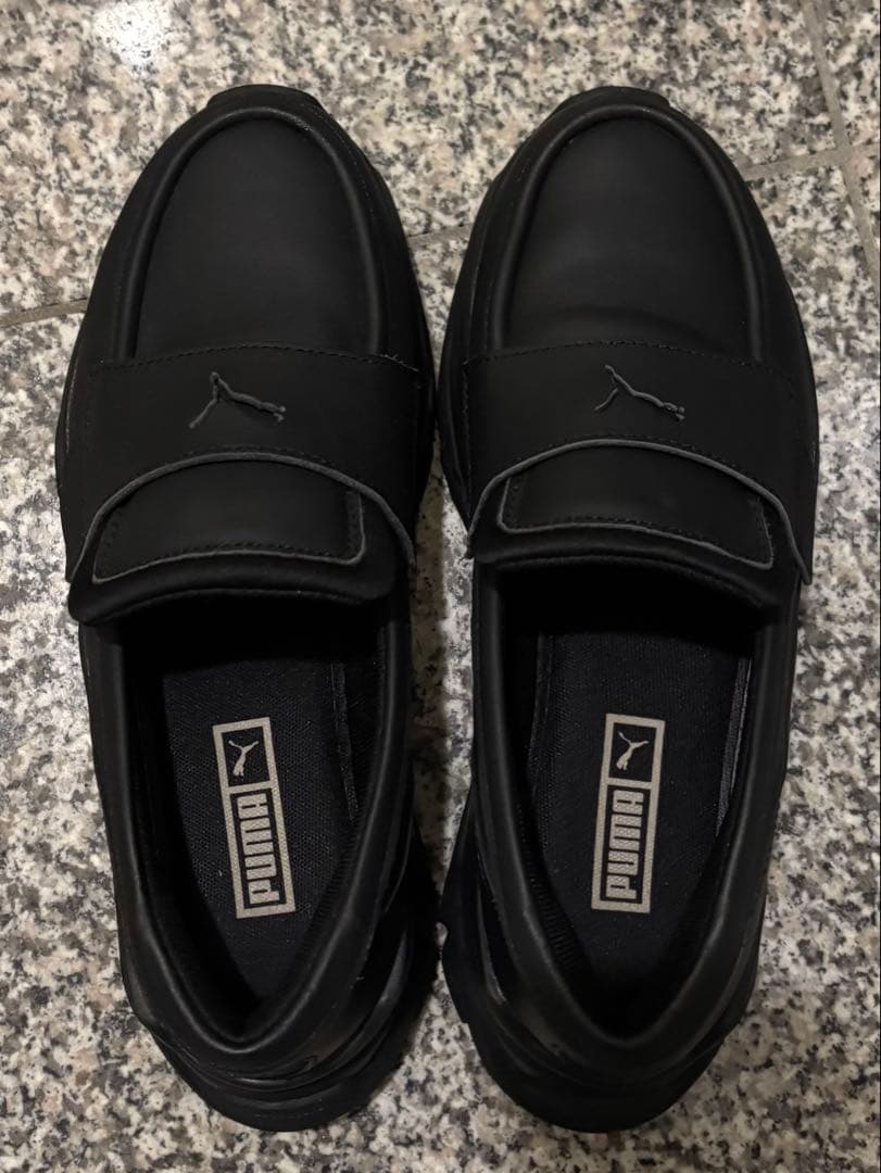 PUMA ブラック ローファー スニーカー