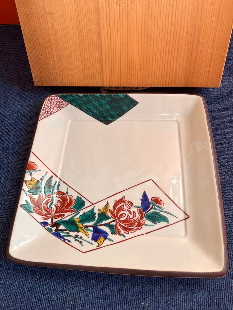 966 九谷焼　做古九谷手　折紙牡丹絵　大皿　角福　時代物　30cm 未使用