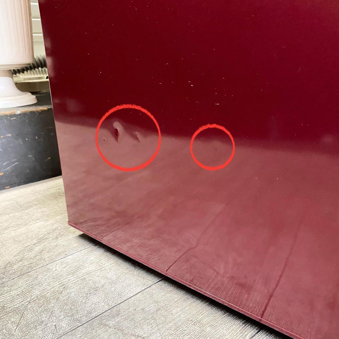 かたちはシンプルなのにワインレッドの派手さがイイ！2ドア冷凍冷蔵庫184L