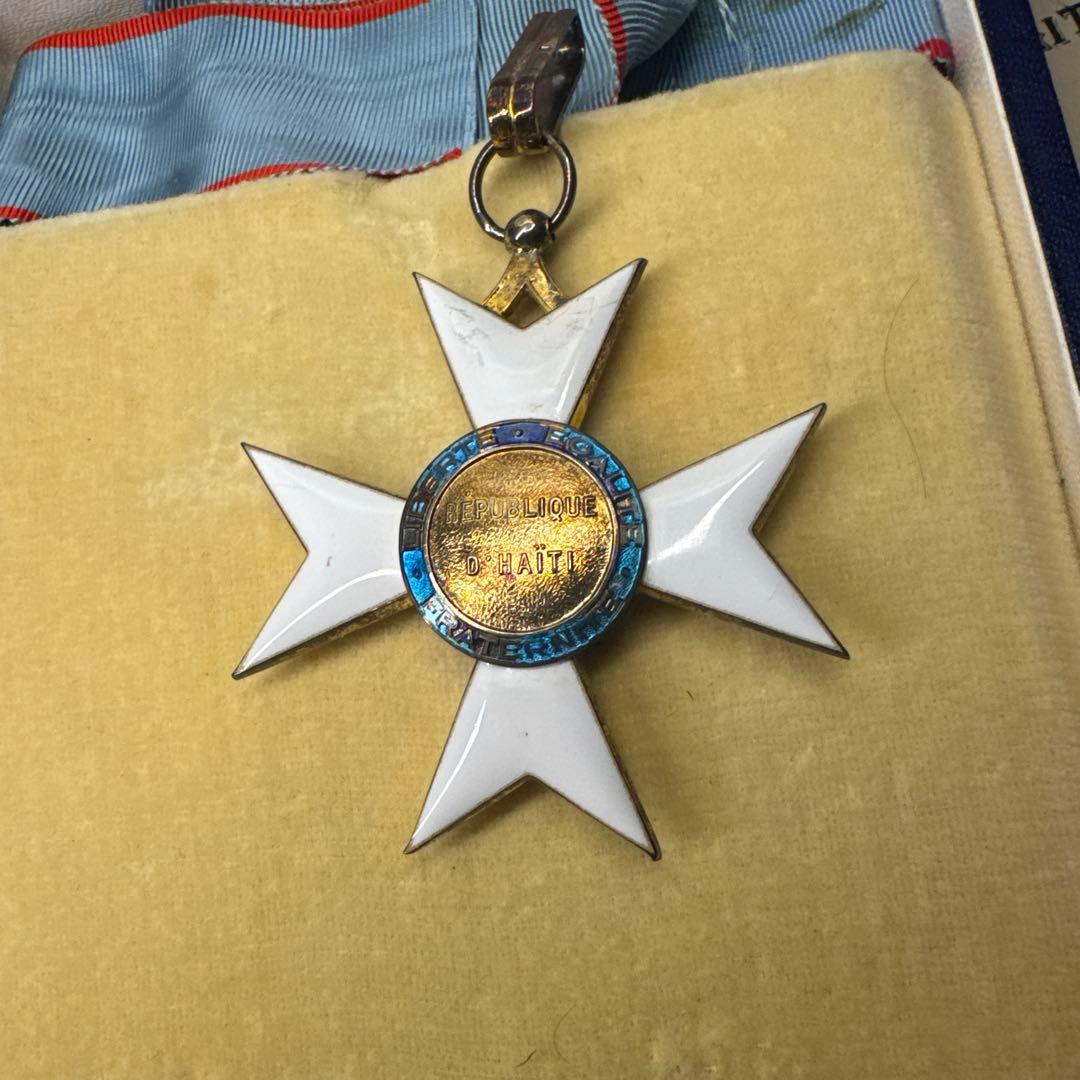 ハイチ共和国 国家栄誉功労勲章 大将校級 ケース付 / 銀製刻印 勲章 徽章
