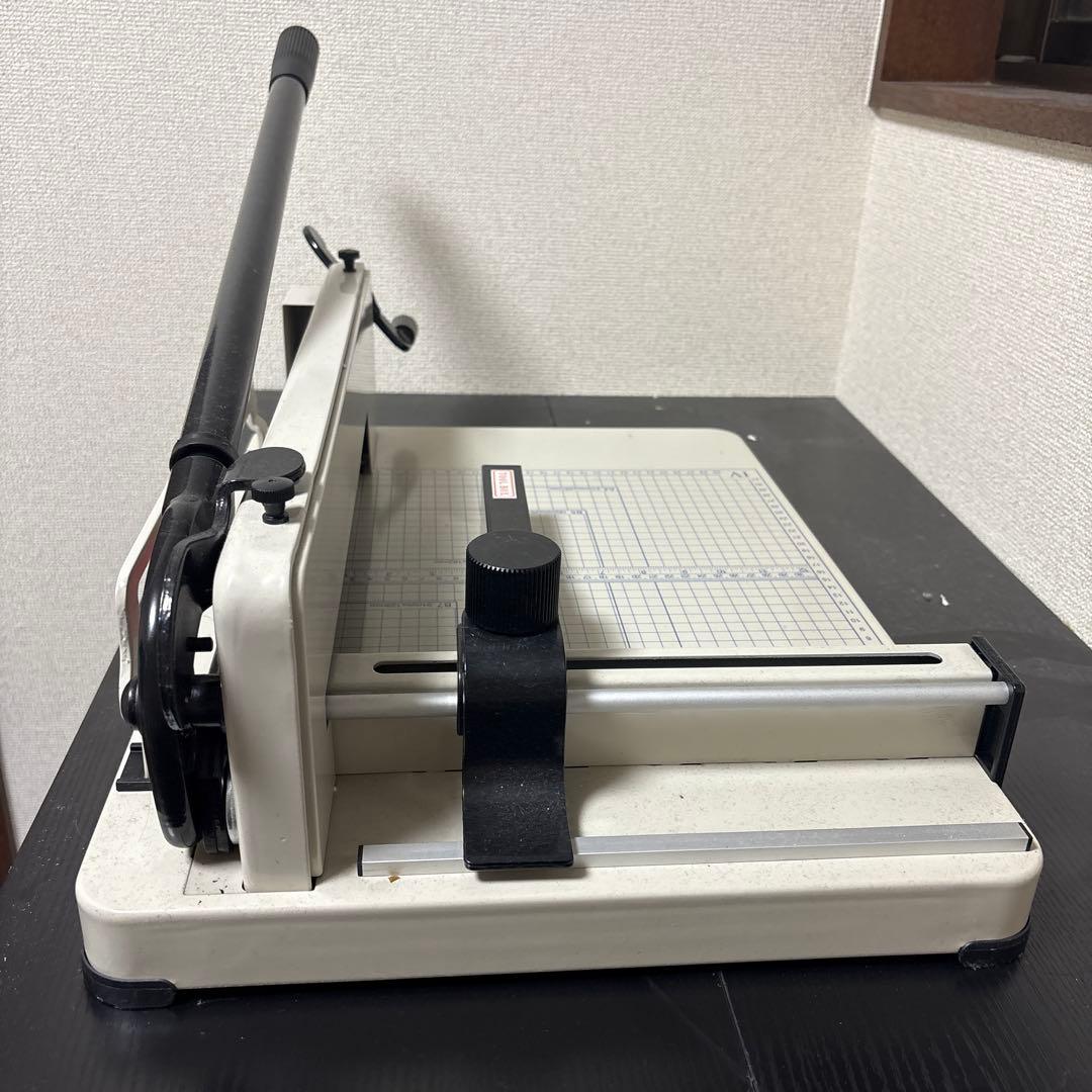 大型裁断機(ペーパーカッター)A4サイズ ダイシン商事 DS-858A4