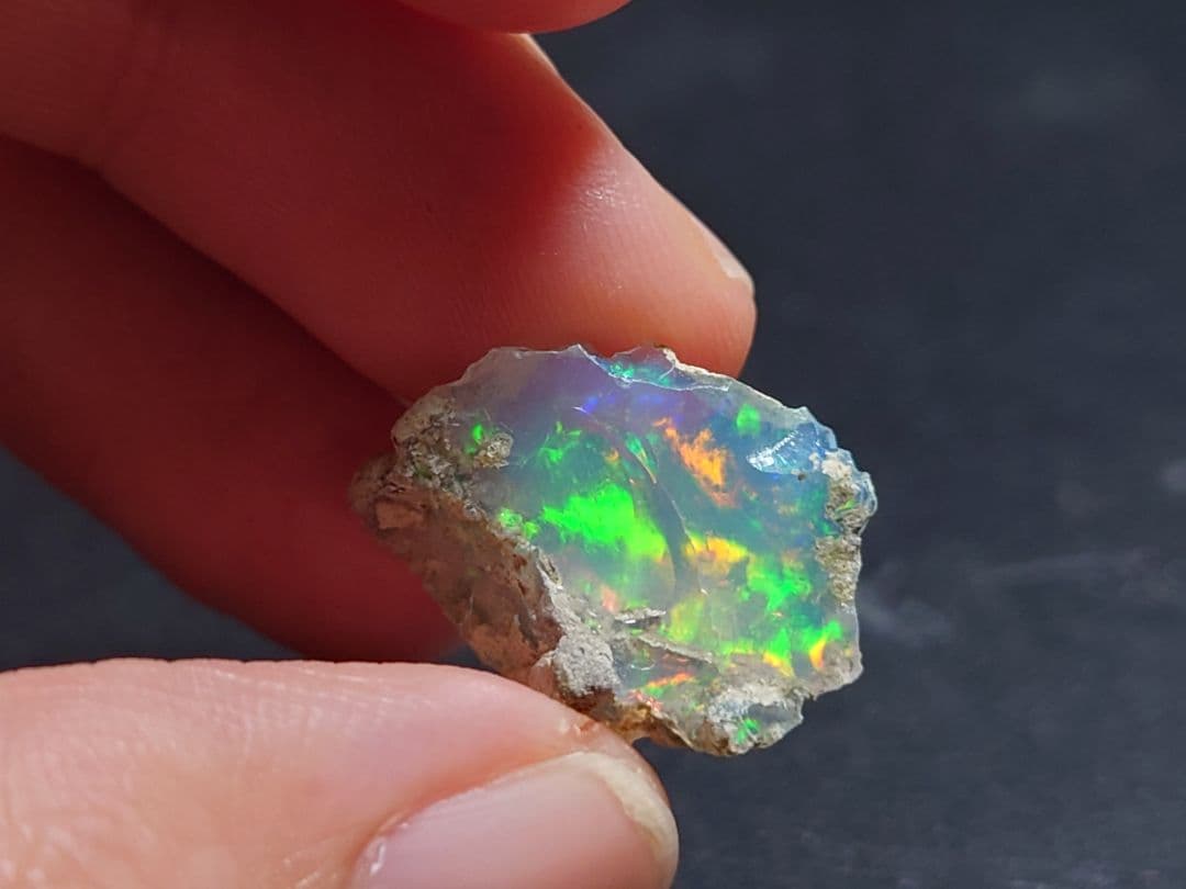 エチオピアオパールウェロ産　ジュエリー　グレード　鉱物標本　原石
