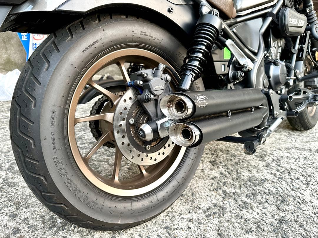 セール　レブル250の2023〜2025年式マフラーV4エンドバッフル付き　新品