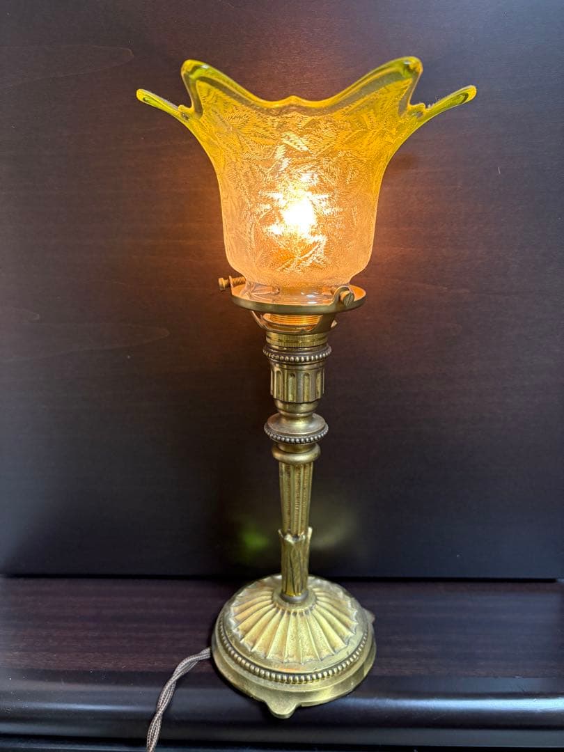 オールドバカラエグランチェシェイド&真鍮装飾スタンドランプ。