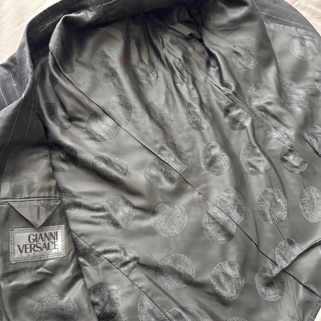 ヴェルサーチ スーツ ストライプ 裏地メデューサ 総裏 黒