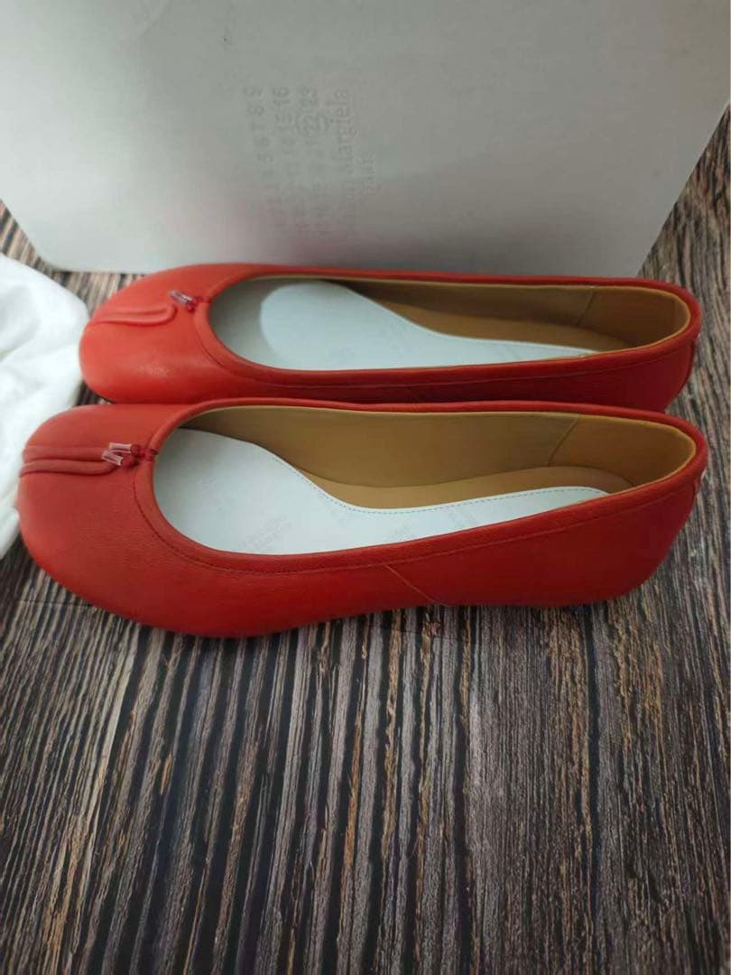 美品メゾンマルジェラ 足袋 タビ Tabi バレエ 赤 レッド37