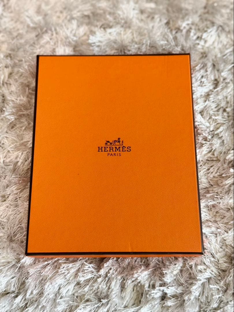 HERMES レッド パスポートケース