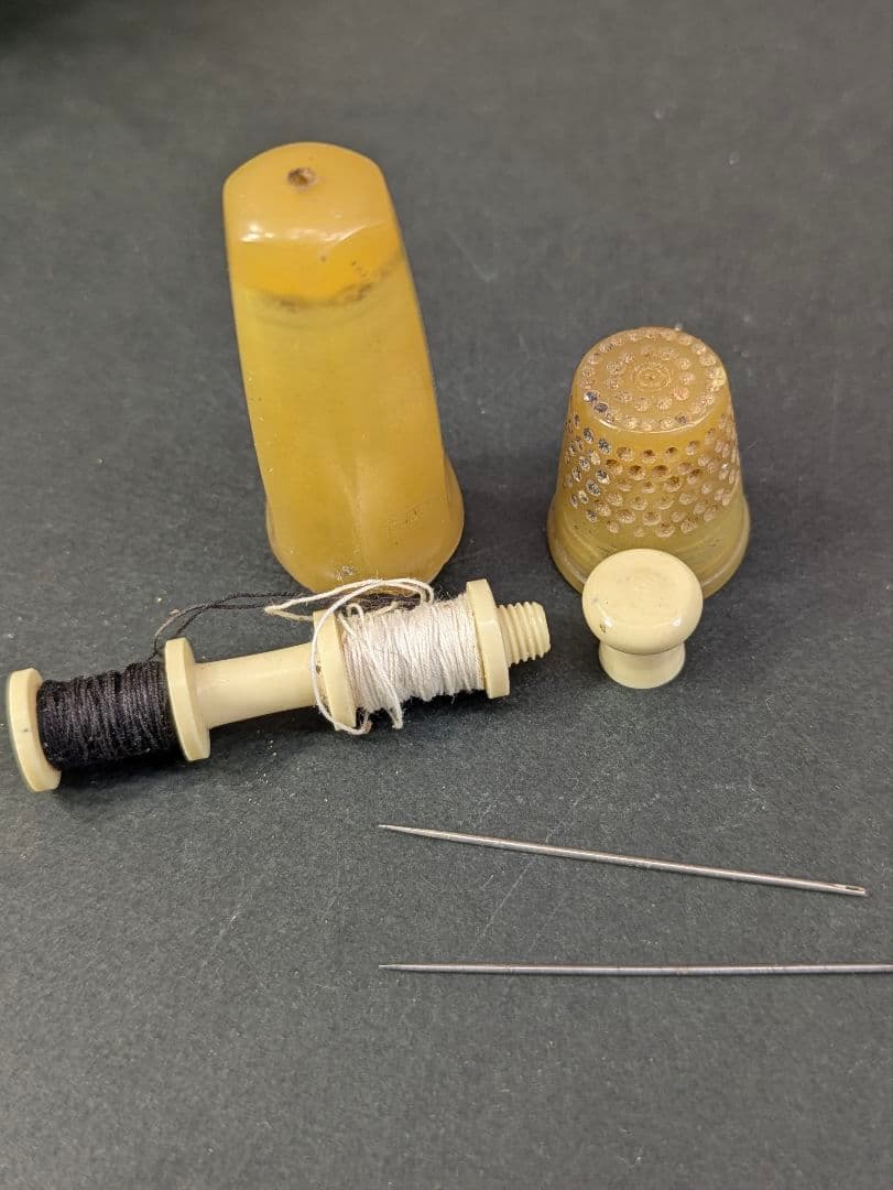 イギリス アンティーク 携帯用 ソーイングセット 4点セット