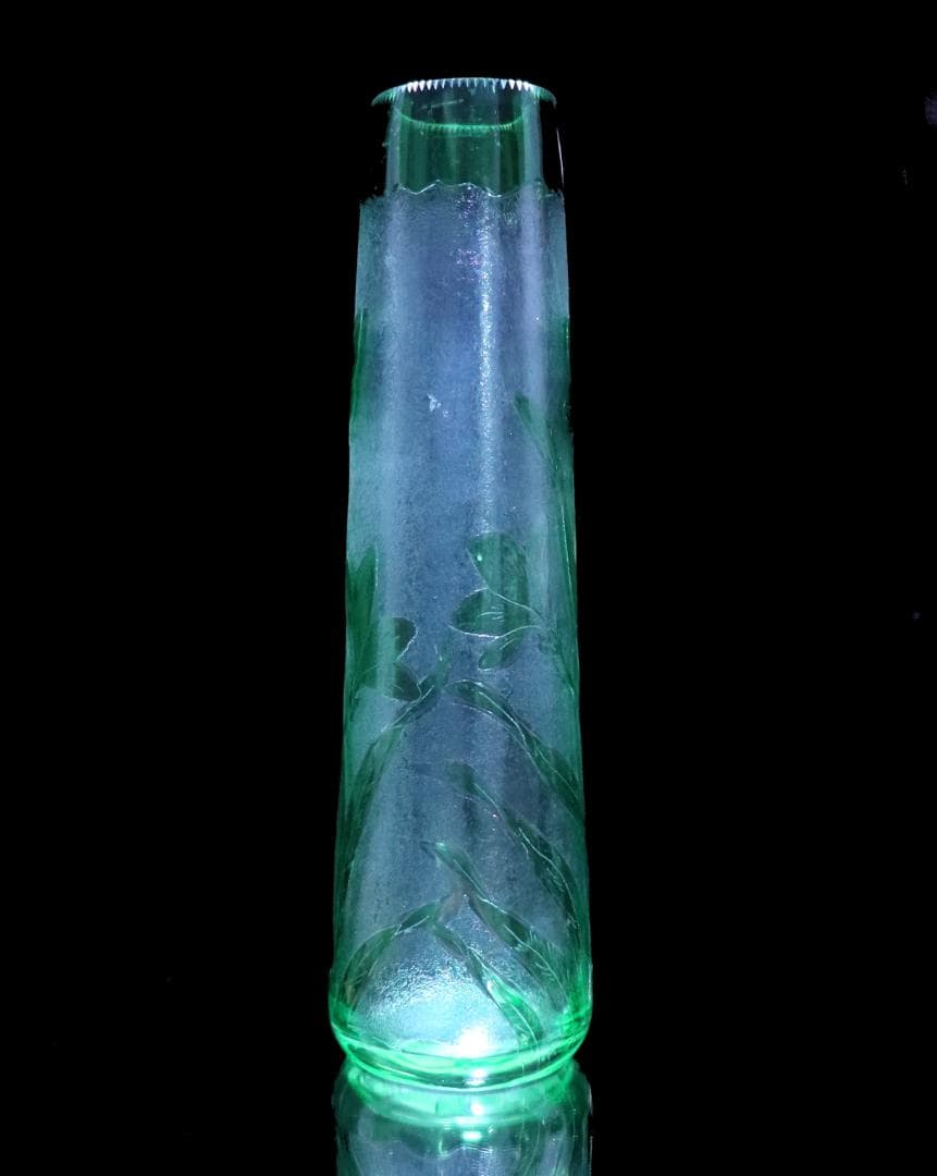 オールド・バカラ 1880年頃美術館級 緑色被せ硝子 特大アシッドエッチング花瓶