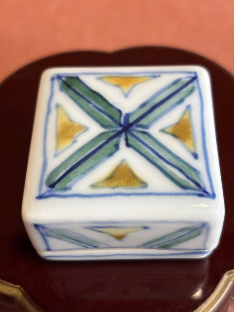 佐賀県重要無形文化財小野珀子作緑釉金彩十字クロス文香合　未使用　澤田痴陶人弟子