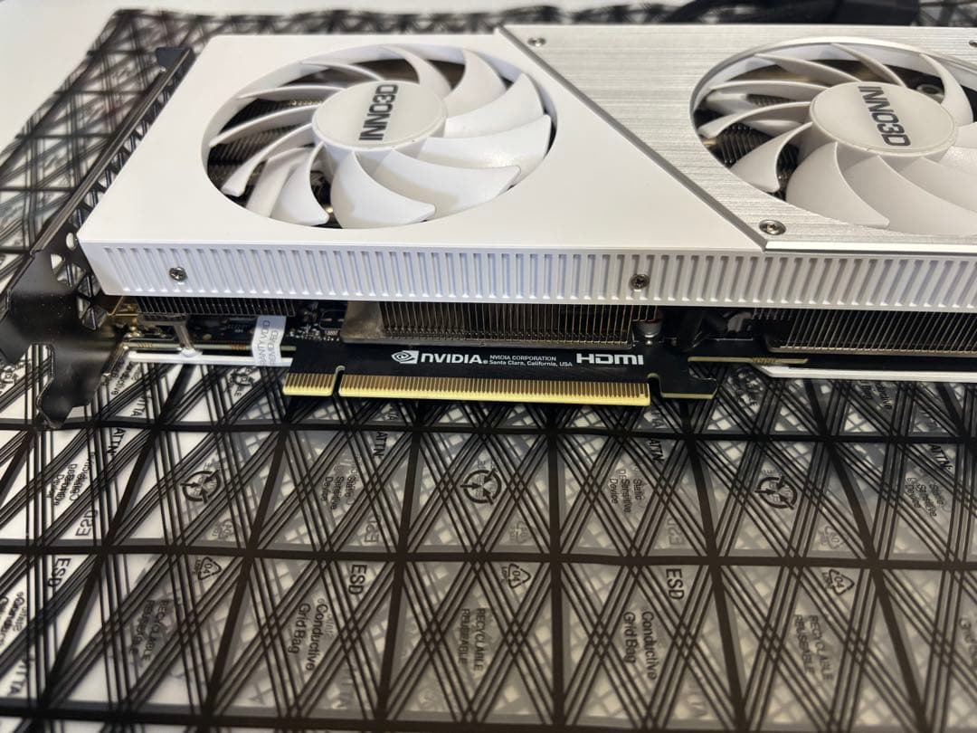 INNO3D RTX4070 super 白 OC 12GB
