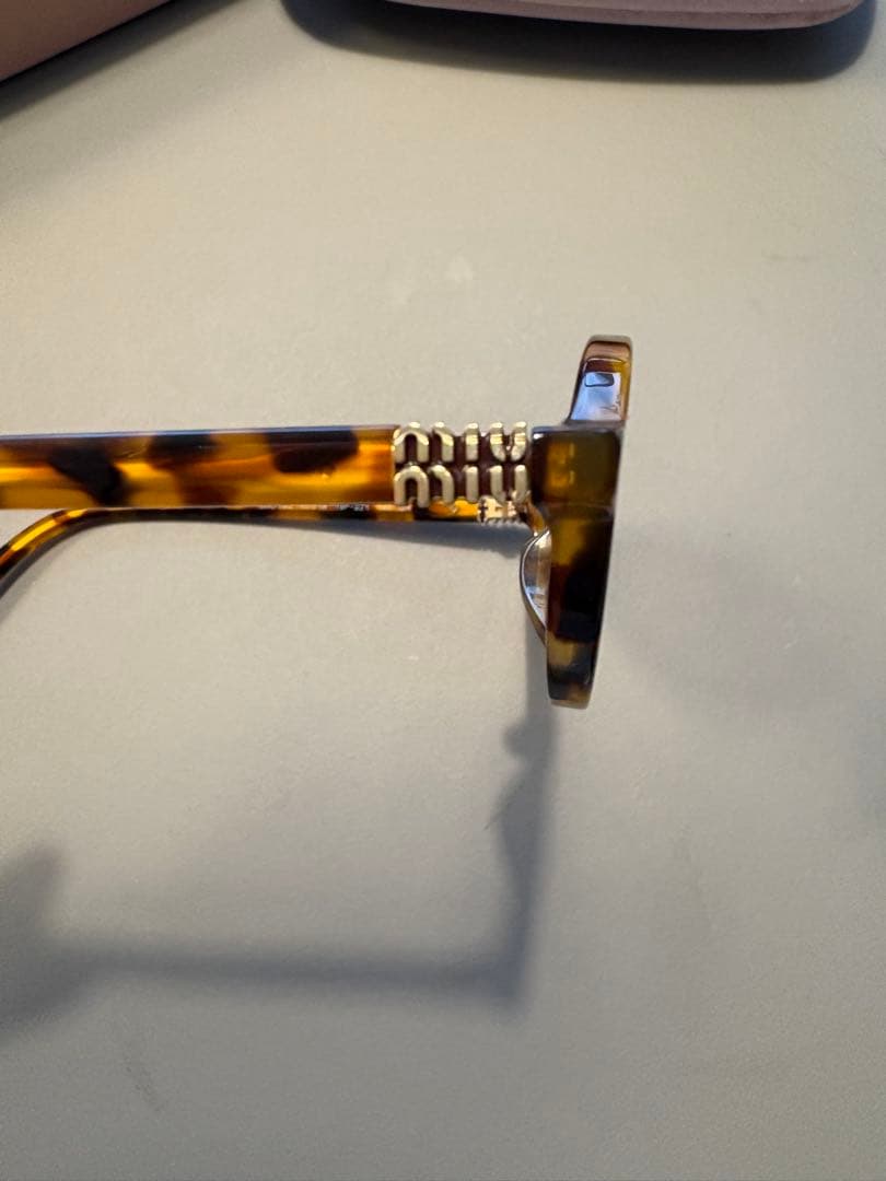 MIUMIU オーバル サングラス SMU 04Z