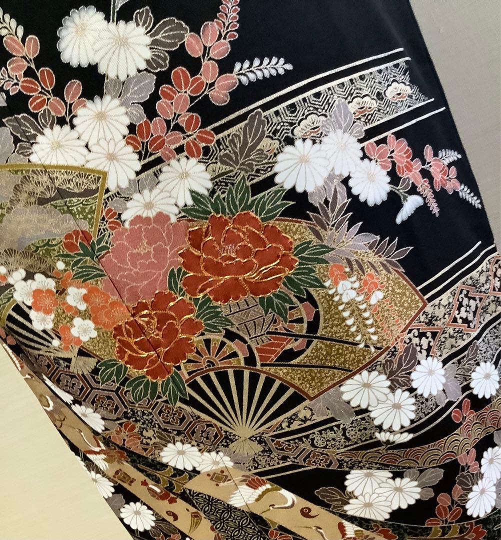 正絹黒留袖　駒刺繍　扇面花車文　金彩　⑥( 訪問着、紬、袋帯なども出品)