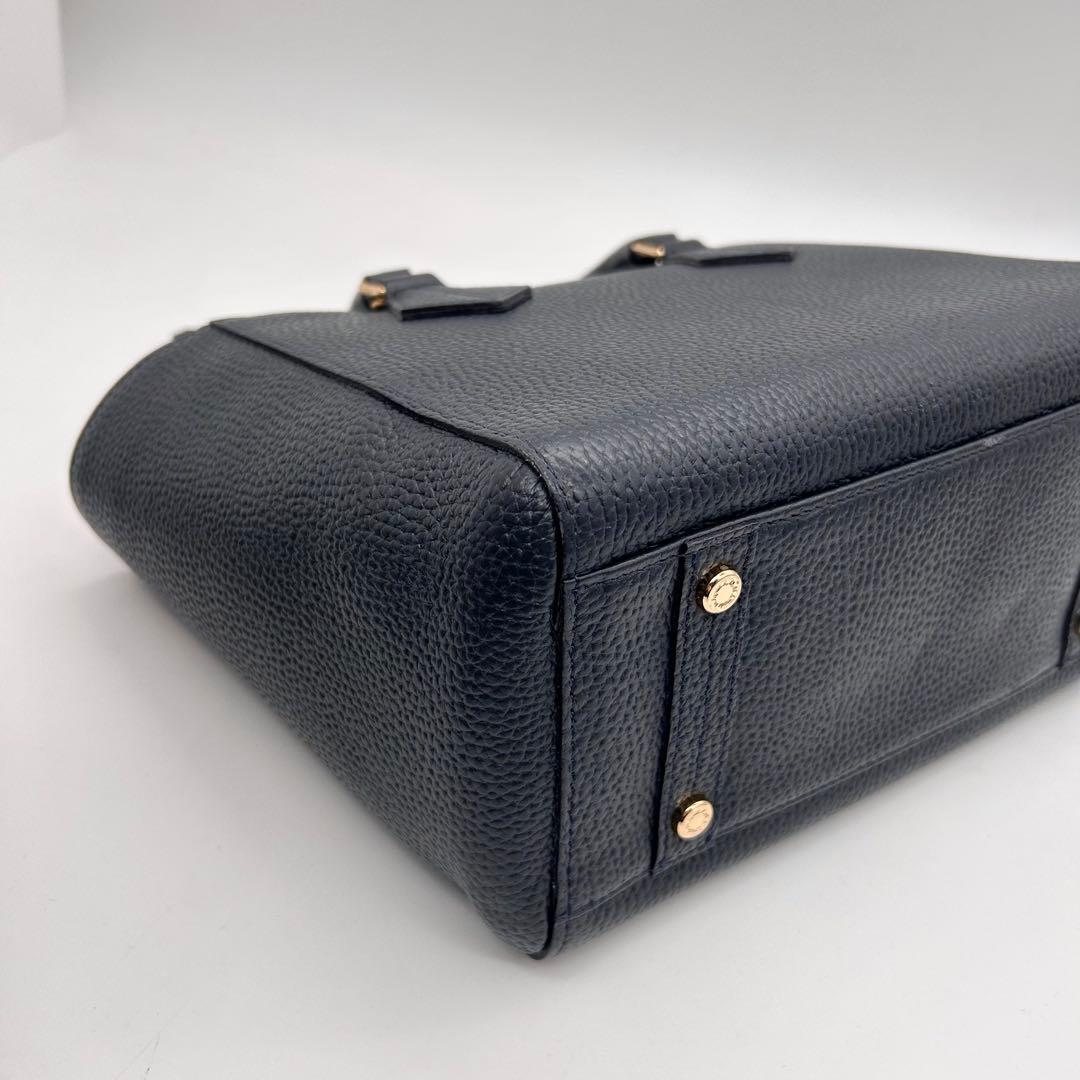 未使用　A.D.M.J　ショルダーバッグ　レザー　濃紺色　ロゴ　自立　斜め掛け◎