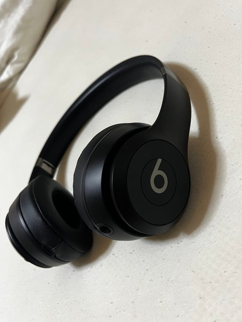 Beats Solo4ブラック/専用ケース、充電コード、外箱、ステッカー付属