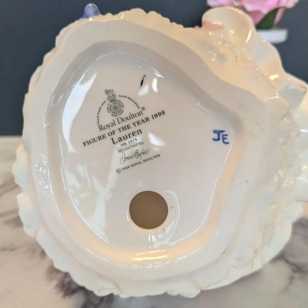 ロイヤルドルトン ローレン 1999年 フィギュリンオブザイヤー★置物人形 陶器