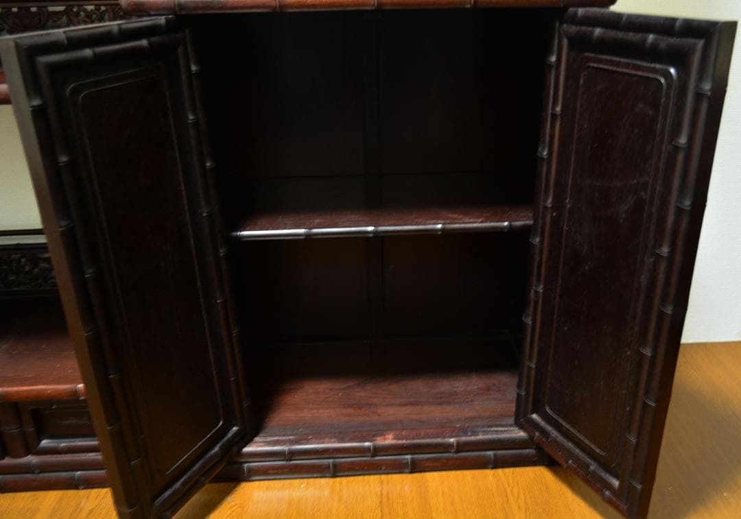 アンティーク　唐木 紫檀 無垢 花鳥 細密彫刻 開戸 引出 飾棚 150㎝