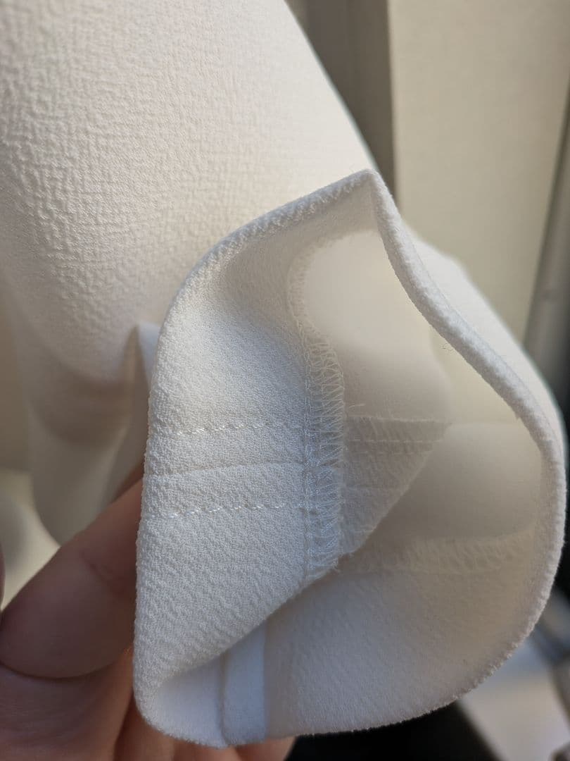 バックスリットブラウスTee ホワイト ガリャルダガランテ