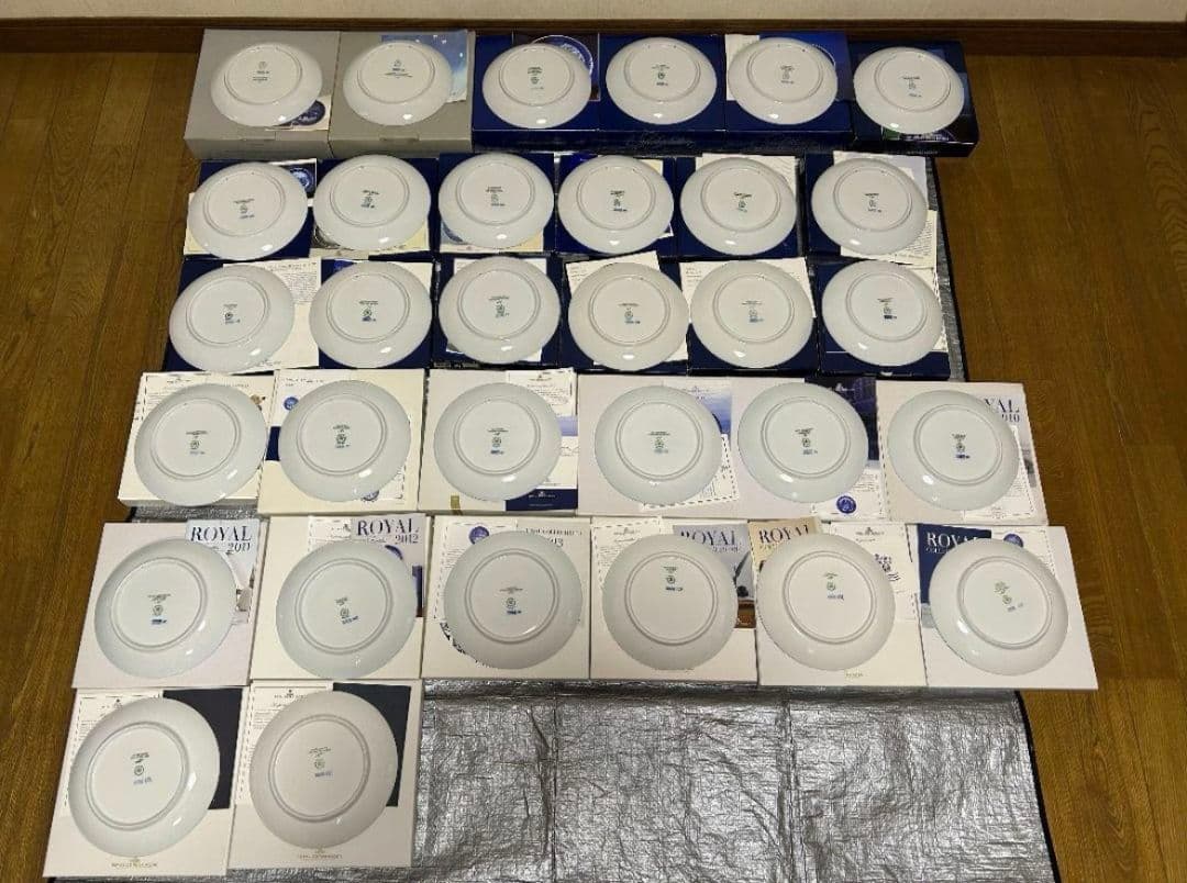 ロイヤルコペンハーゲン　イヤープレート32枚