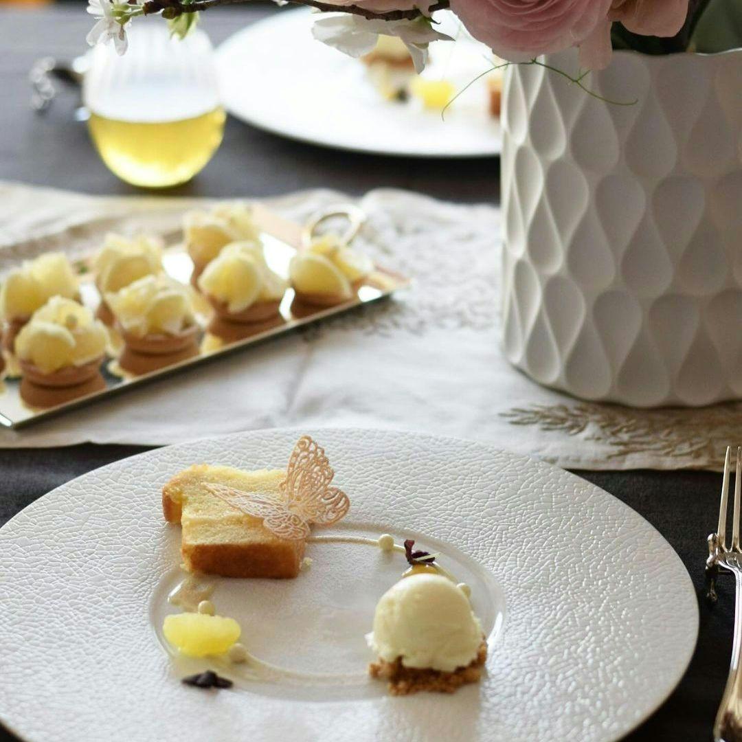 FEELING'S 　フランス　リモージュ　プレート　白磁ホワイト　２枚