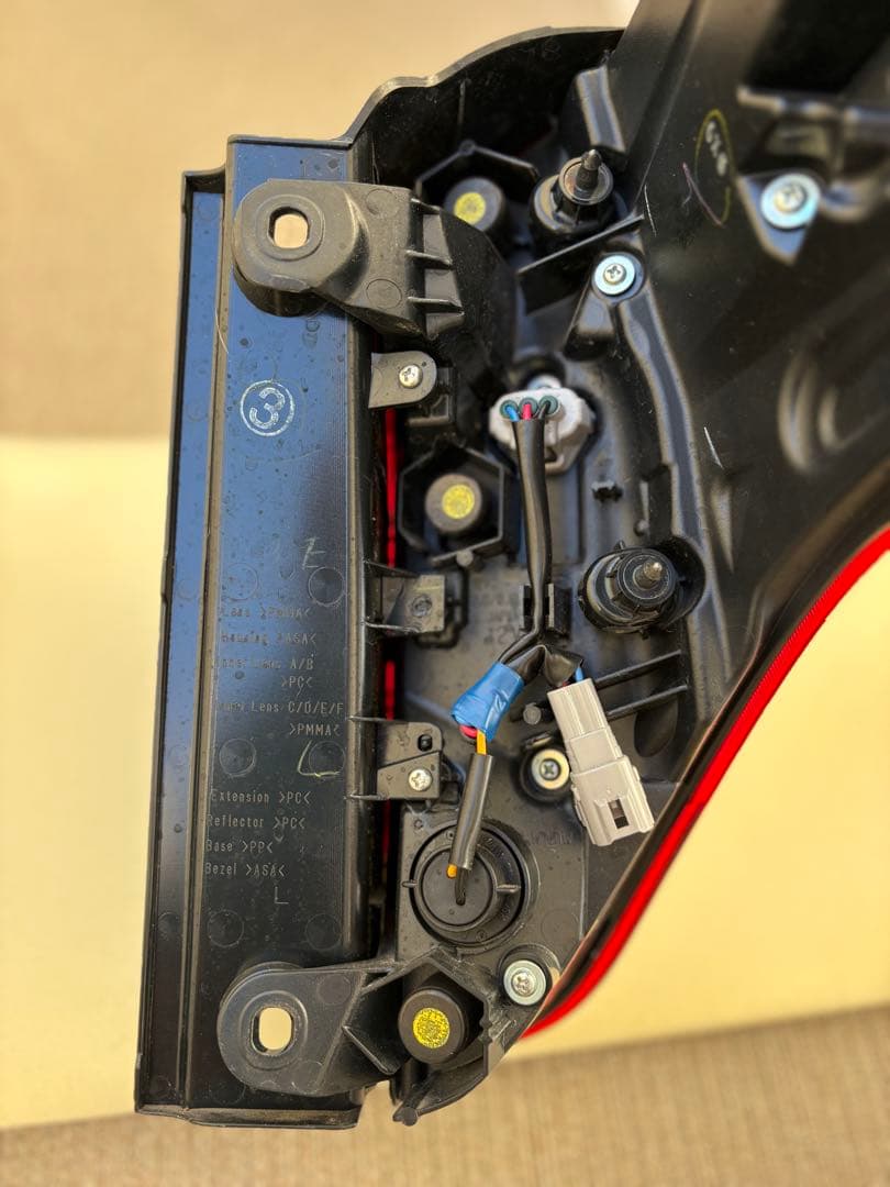 30アルファード前期　純正テールランプ ＋リアガーニッシュ　セット