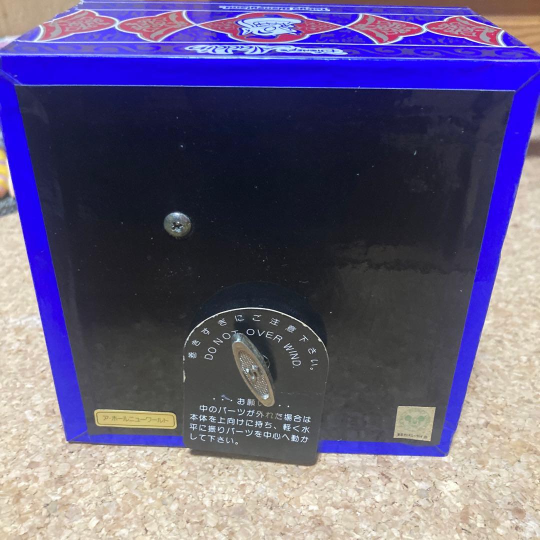 ディズニーランド限定　魔法の絨毯に乗ったアラジンとジャスミンが動くオルゴール