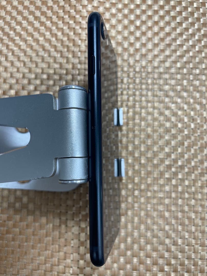 iPhone SE 第3世代 64 GB ミッドナイト　SIMフリー【7956】