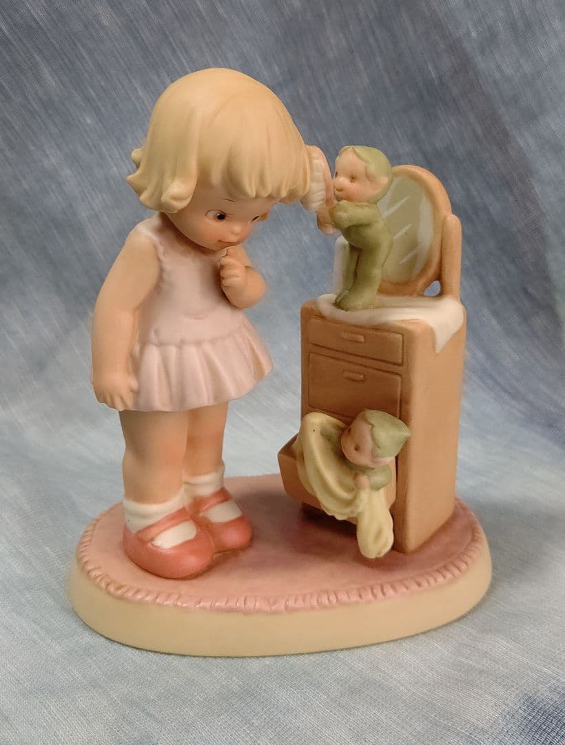 マーベル ルーシー アトウェル \" あなたの為に私たちは何でもします\"陶器人形