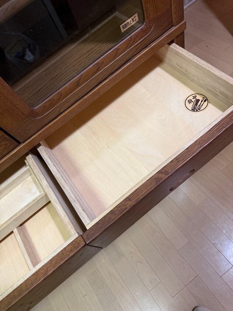 府中家具 食器棚 食器収納 引き戸 ガラス扉 楢材 無垢 木製 キッチン収納