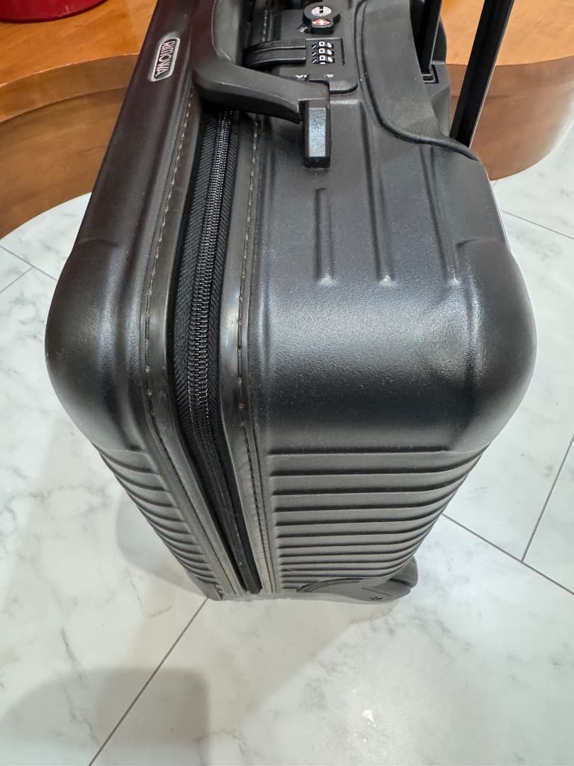 ビジネストローリー RIMOWA サルサ 黒 2輪 軽量 出張に良い機内持込可