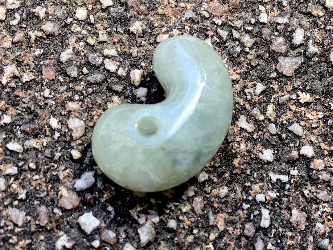 ✳極上肌‼️氷紋様‼️ ソーティング付アイスジェイド糸魚川翡翠勾玉本物‼️高額材料使用
