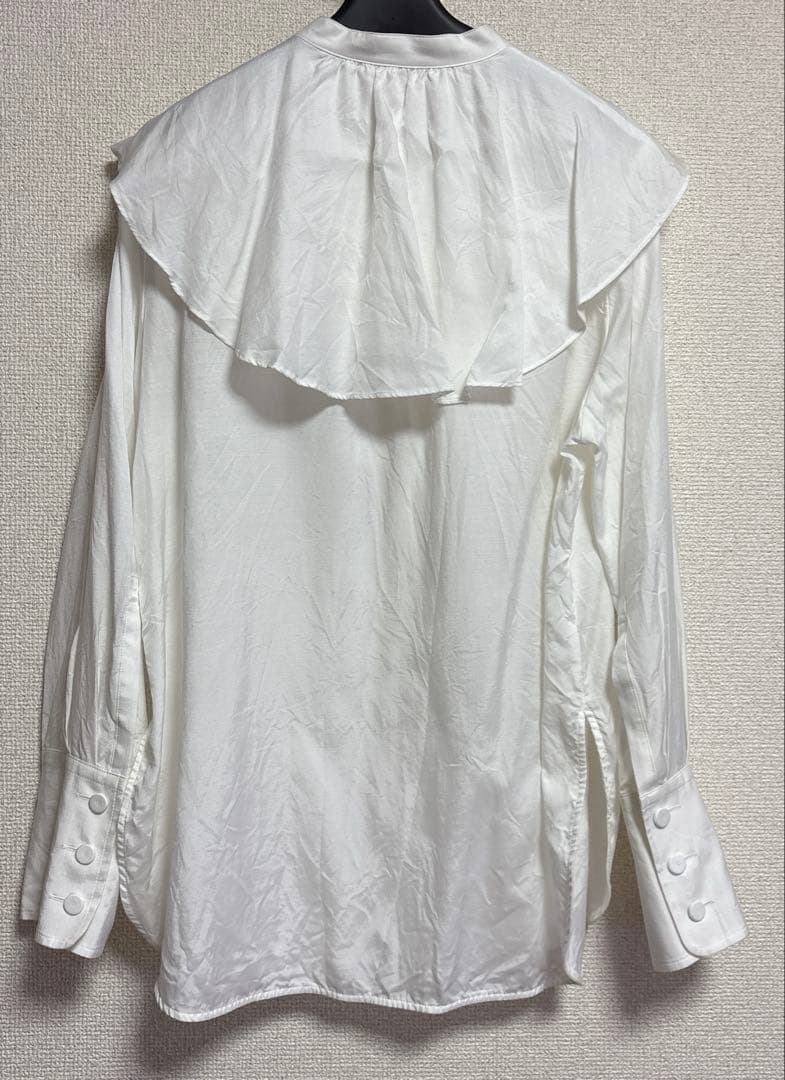アルアバイル　ツイルラッフルスラッシュブラウス