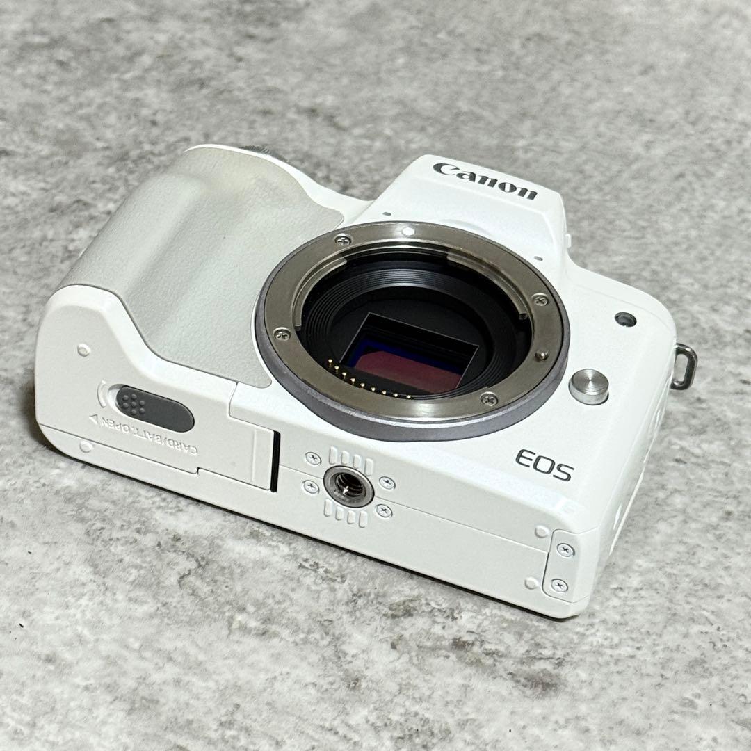 専用☆ジャンク☆キヤノン EOS KISS M ホワイト ボディのみ/CANON